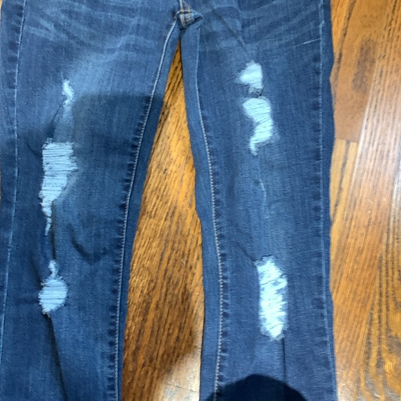 ARDENE EIGHTY-TWO MEDIUM/DARK WASH HIGH-RISE RIPPED JEANS - Picture 5 of 5